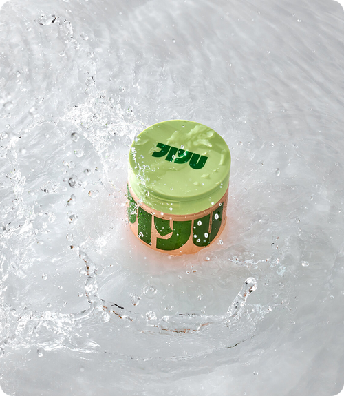 JiYu jar on wet surface